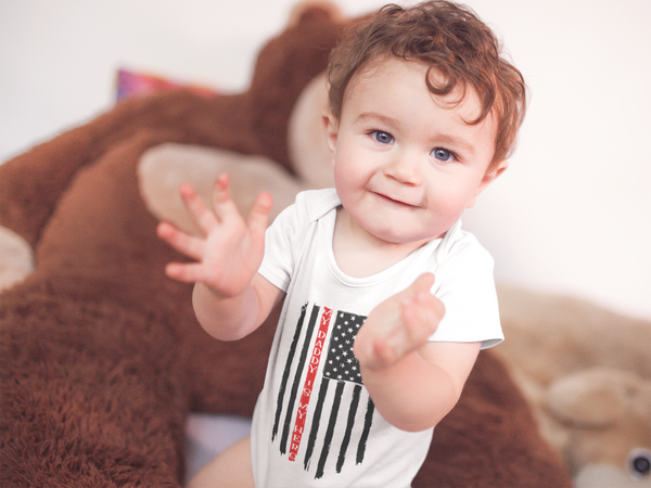 MY DADDY IS MY HERO Funny baby onesies American Flag bodysuit (white: short or long sleeve)