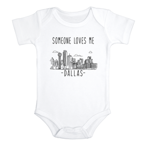 SOMEONE LOVES ME IN DALLAS Texas City Cute baby onesies bodysuit (white: short or long sleeve)