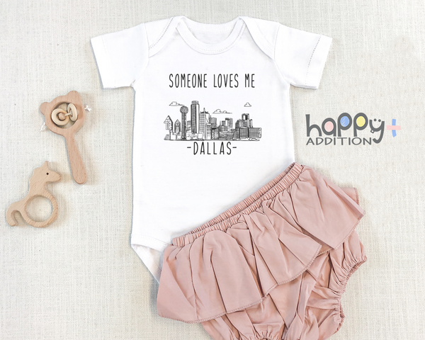 SOMEONE LOVES ME IN DALLAS Texas City Cute baby onesies bodysuit (white: short or long sleeve)