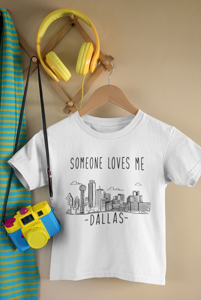 SOMEONE LOVES ME IN DALLAS Texas City Cute baby onesies bodysuit (white: short or long sleeve)