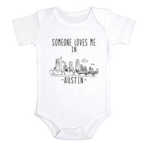 SOMEONE LOVES ME IN AUSTIN Texas City Cute baby onesies bodysuit (white: short or long sleeve)